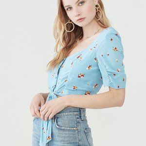 ASTR Faye Blue Floral Cropped Blouse
